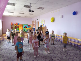 Подвижные игры и упражнения на прогулке Подвижные игры и упражнения на прогулке.